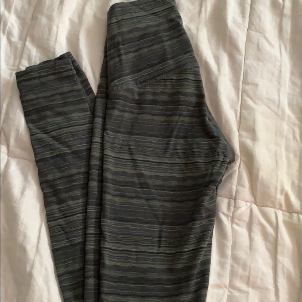 Army green stripped lulu leggings